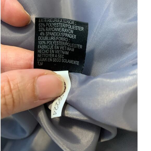 Tahari gray pin stripe one button blazer size 12P - Picture 4 of 10